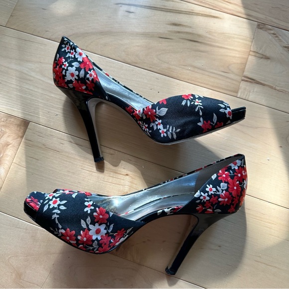 Jessica Simpson Floral Peep-Toe Pumps - Picture 3 of 9